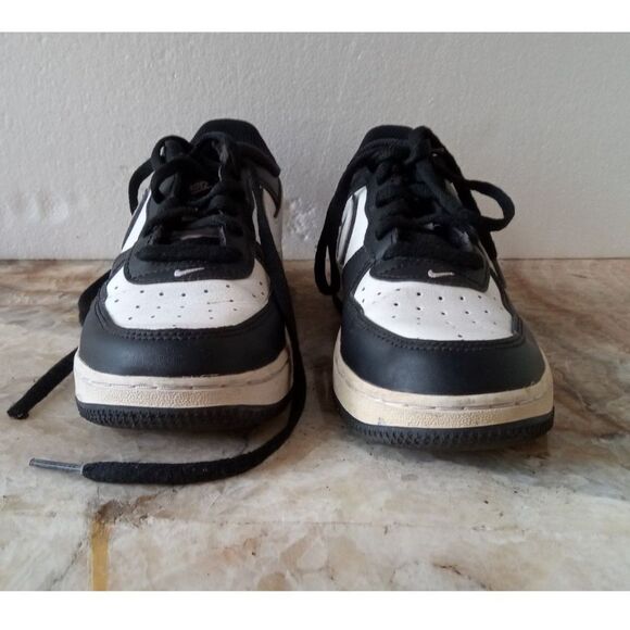 Nike Air Force 1 Low Panda Black White Swoosh boy's size 2.5Y - Picture 4 of 8